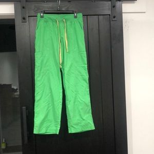 Peaches Scrub Pant  Size Small   Cotton/ poly  green